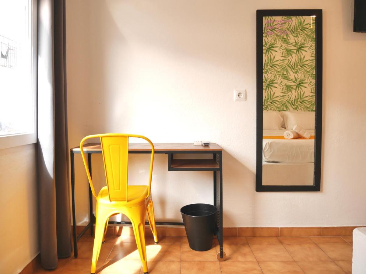 Nanit Rooms Ibiza Hostal Santa Eularia des Riu Rum bild