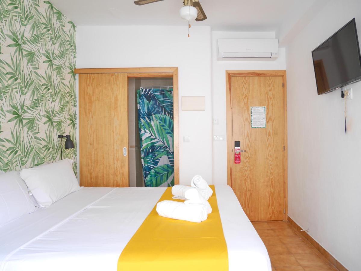 Nanit Rooms Ibiza Hostal Santa Eularia des Riu Exteriör bild