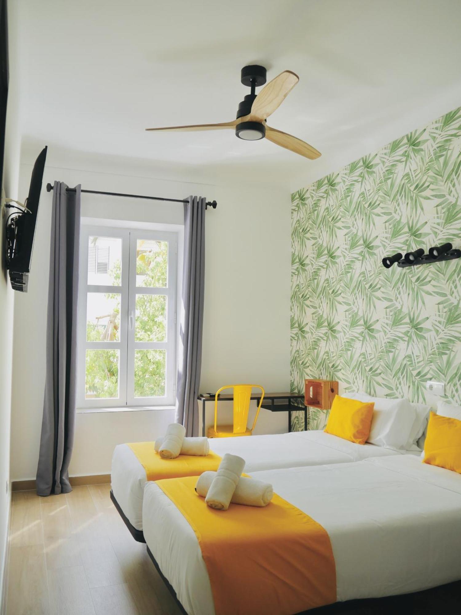 Nanit Rooms Ibiza Hostal Santa Eularia des Riu Rum bild
