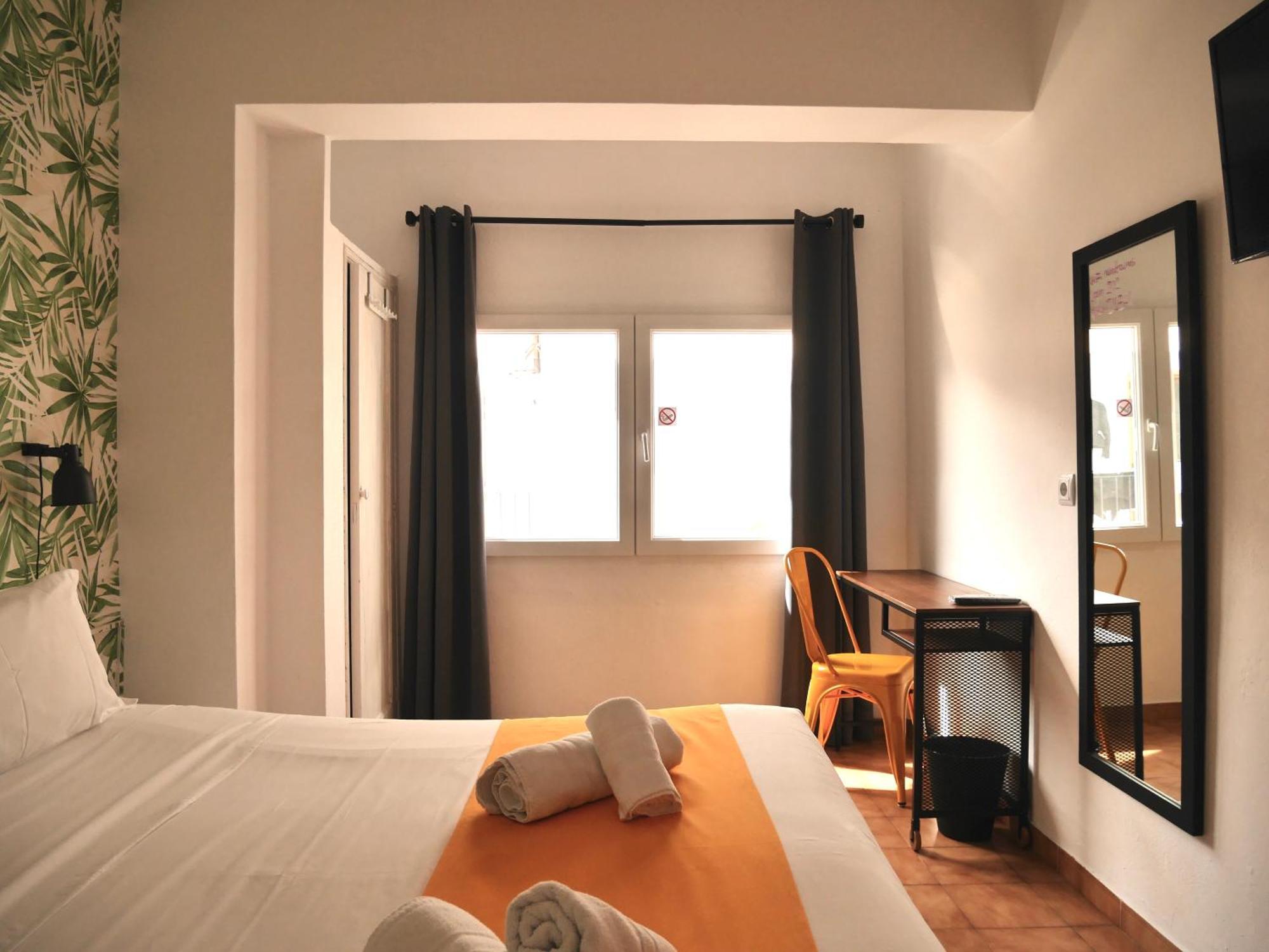 Nanit Rooms Ibiza Hostal Santa Eularia des Riu Rum bild